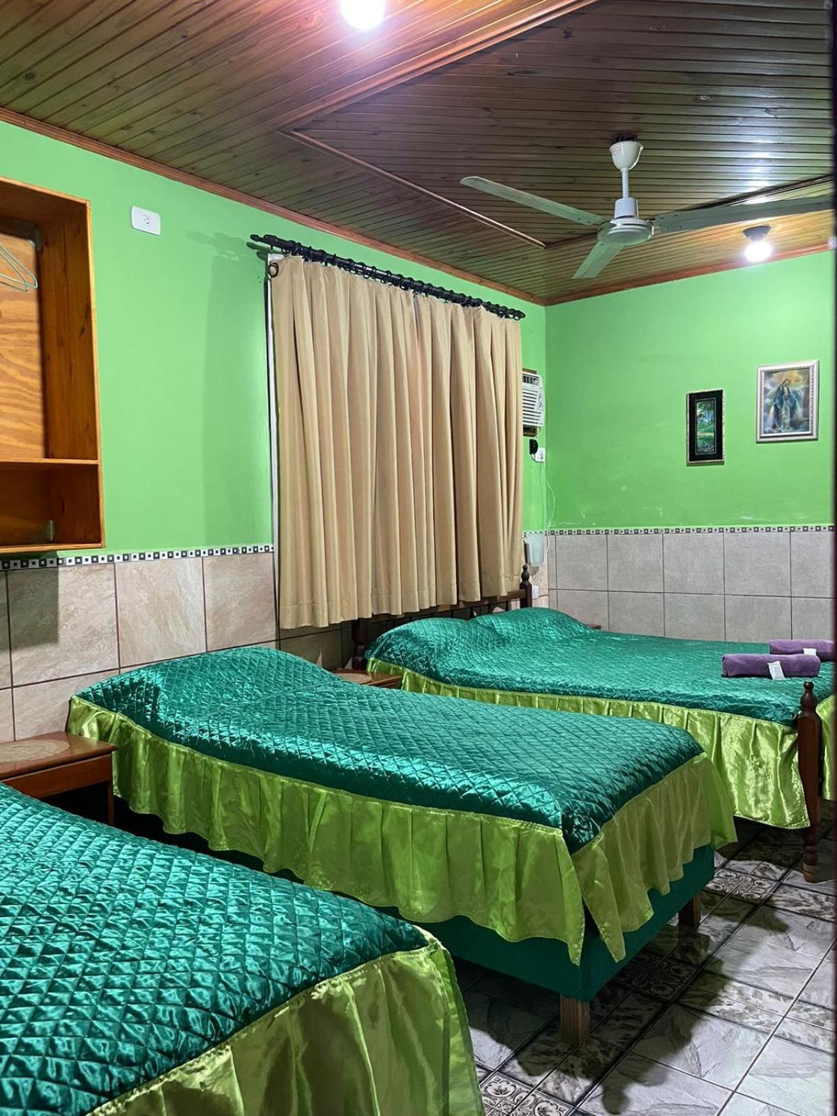 Residencial Arcoiris Hotel Puerto Iguazú Eksteriør billede