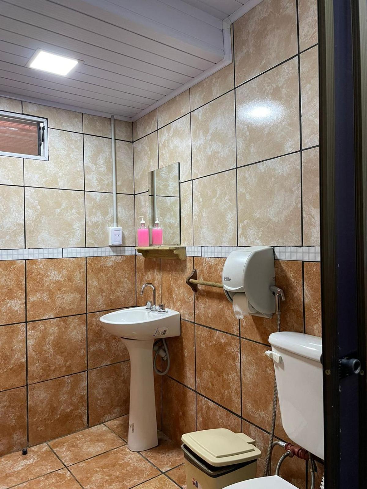 Residencial Arcoiris Hotel Puerto Iguazú Eksteriør billede