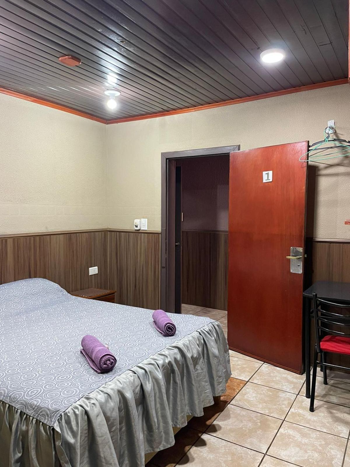 Residencial Arcoiris Hotel Puerto Iguazú Eksteriør billede